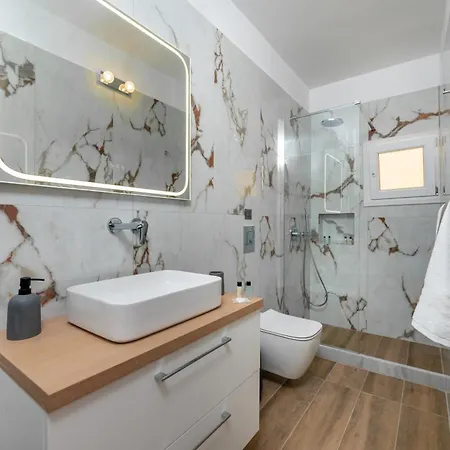 Alexandros Mini アパート