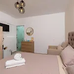 Alexandros Mini شقة