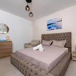 Alexandros Mini *