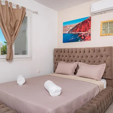 Alexandros Mini * Perissa (Santorini)