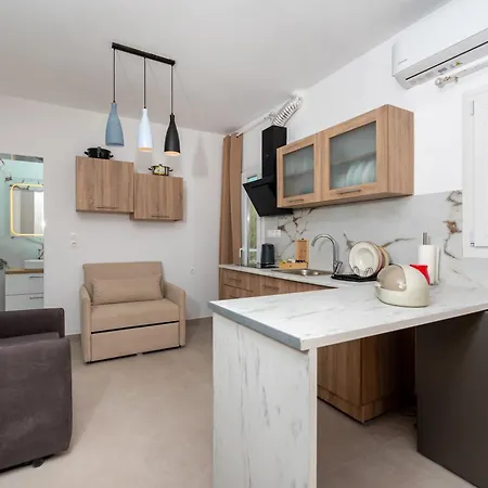 Alexandros Mini Perissa (Santorini)