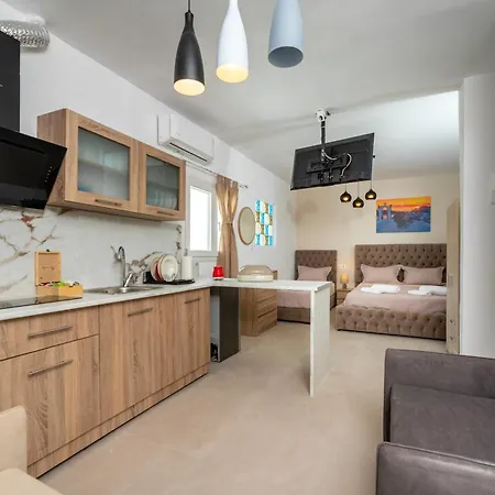 Alexandros Mini Perissa (Santorini)