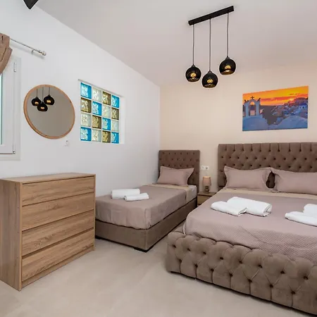 Alexandros Mini * Perissa (Santorini)